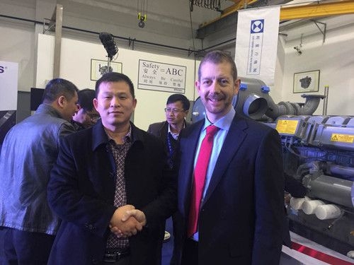 我单位领导人与珀金斯亚太区高级负责人在珀金斯新品发布会上对高端新产品亲切交流